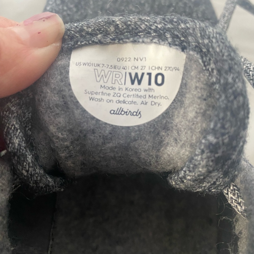 Allbirds women’s wool runners in a charcoal grey and light grey sole - Picture 6 of 6